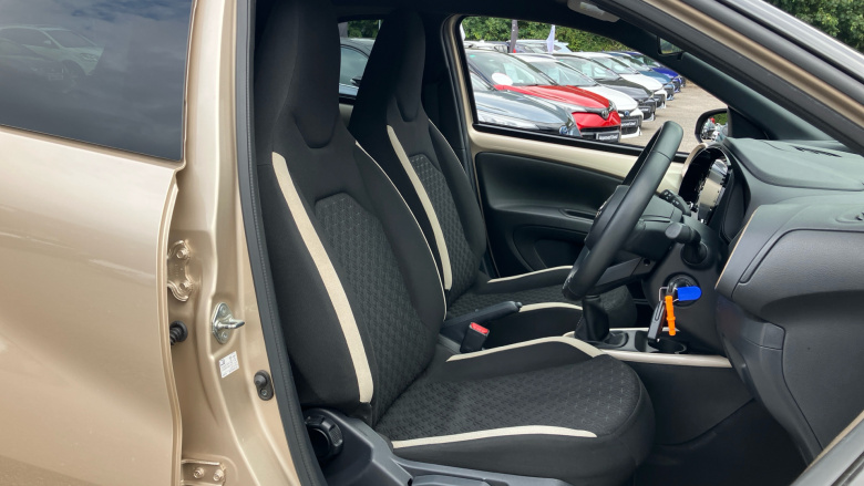 Toyota Aygo X 1.0 VVT-i Edge 5dr Petrol Hatchback